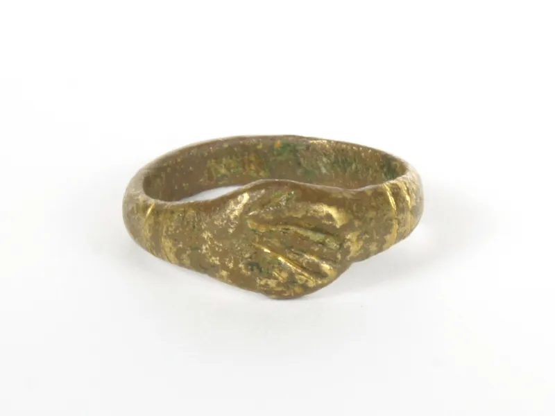 Fede-Ring, Bronze, von vorne mit Patina