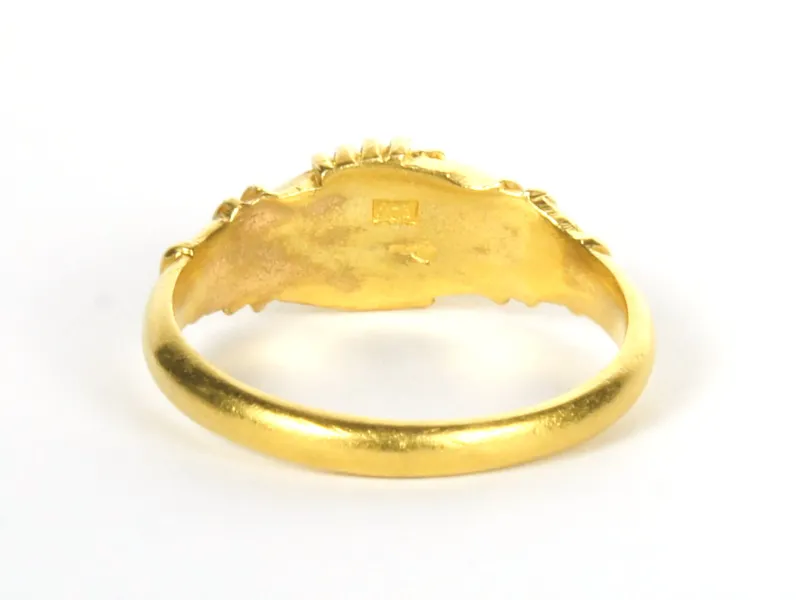 Fede-Ring, gold, von unten mit Feingehaltsstempel