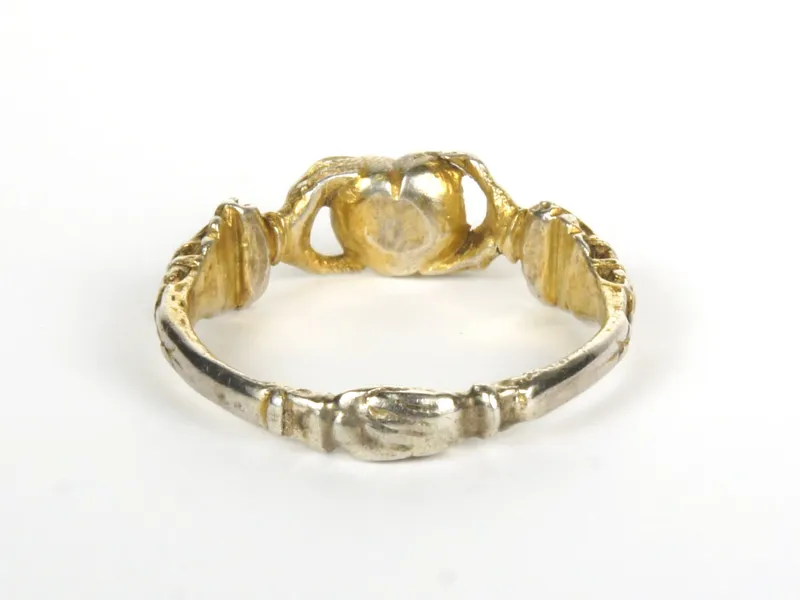 Fede-Ring, Silber und Gold, von hinten mit verborgenem Handschlag