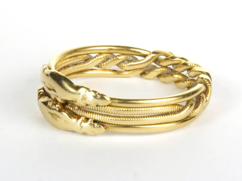 Gimmel-Ring, gold, Seitenansicht mit Kordelierung