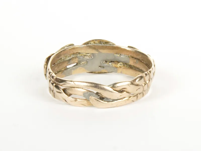 Gimmel-Ring, gold, von hinten mit verschlungenem Knoten