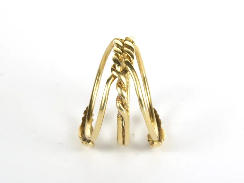 Gimmel-Ring, gold, aufgeklappt in die drei einzelnen Ringschienen