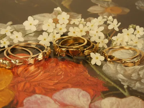 Drei Gimmel-/Drillings-Ringe mit Stift-Mechanismus, Gold und Email